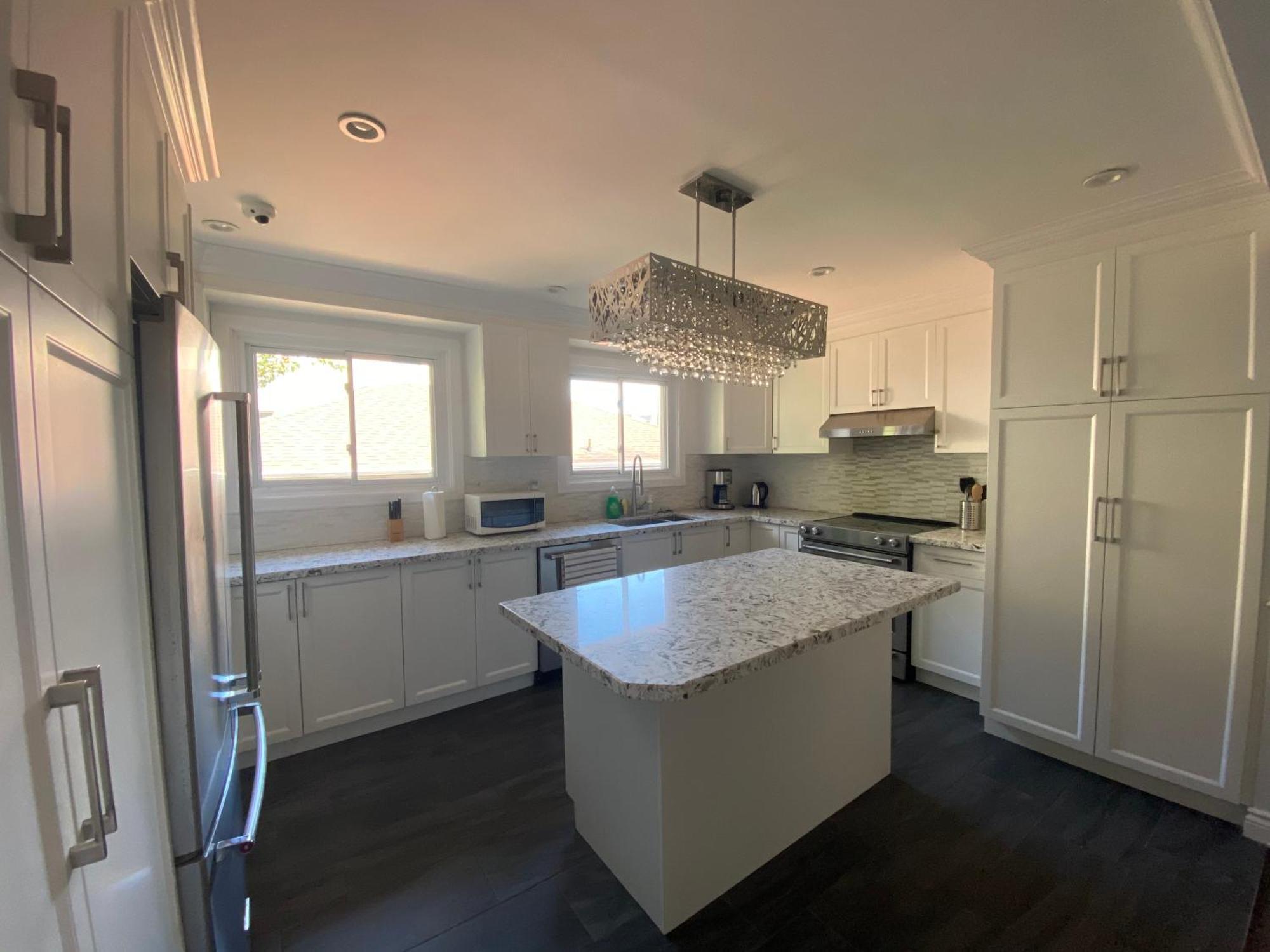 Yonge And Finch Subway !o Cozy & Modern Private Bdr With Private Half Bathroom * Toronto