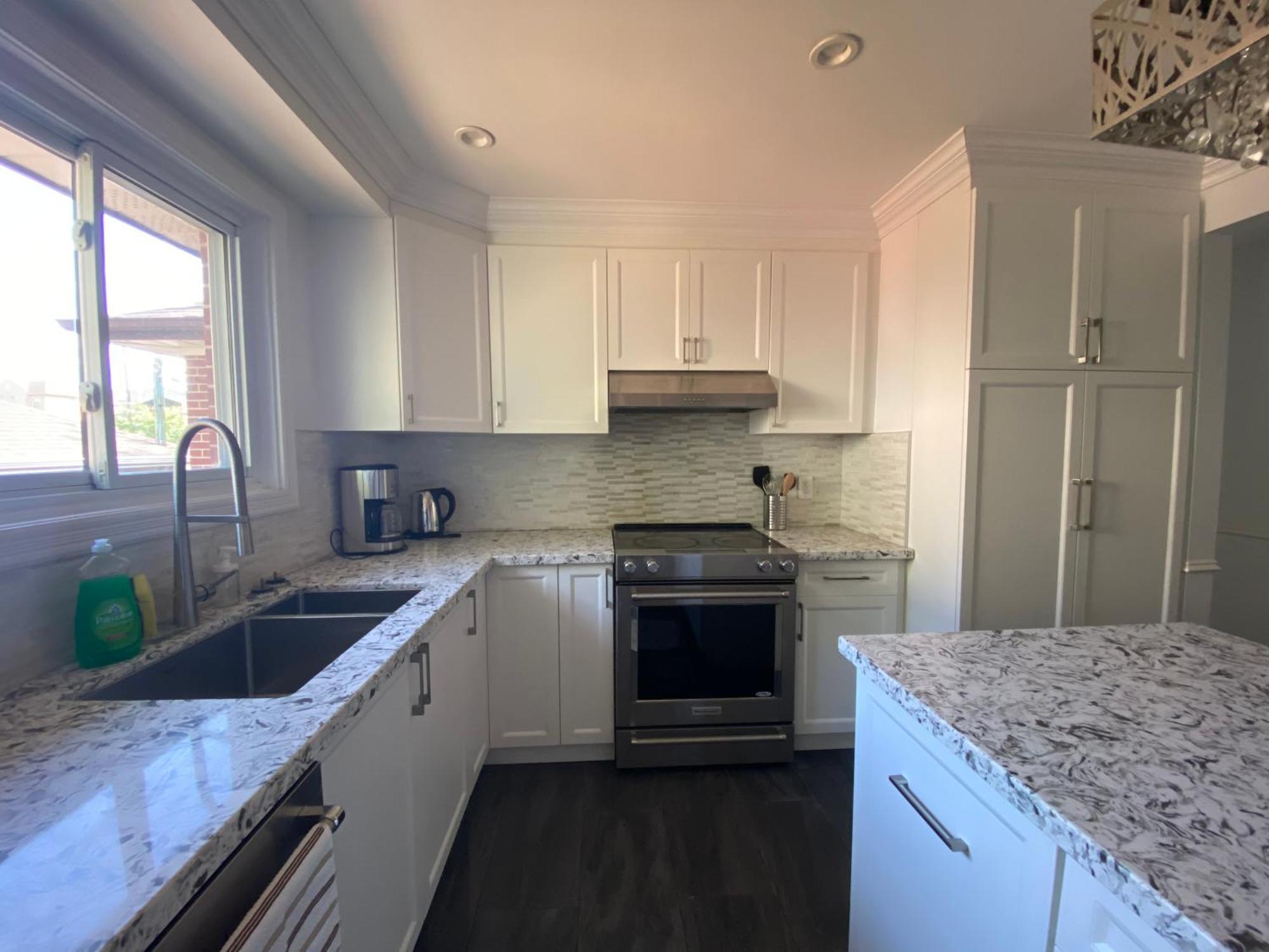 Homestay Yonge And Finch Subway !o Cozy & Modern Private Bdr With Private Half Bathroom *