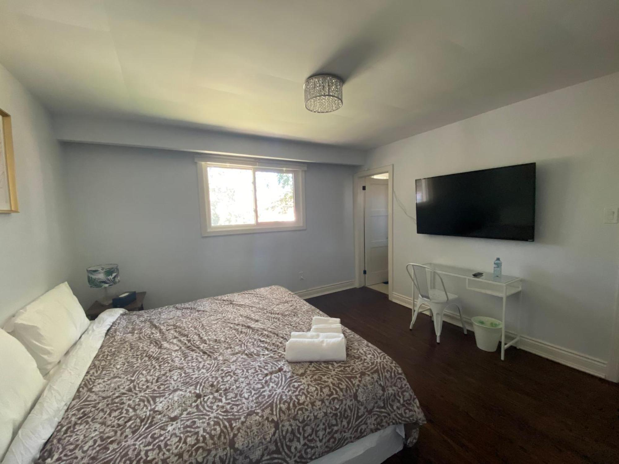 Yonge And Finch Subway !o Cozy & Modern Private Bdr With Private Half Bathroom Homestay