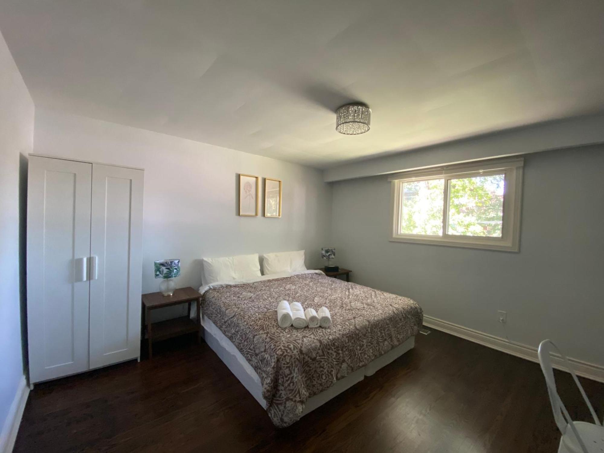 Yonge And Finch Subway !o Cozy & Modern Private Bdr With Private Half Bathroom Homestay *