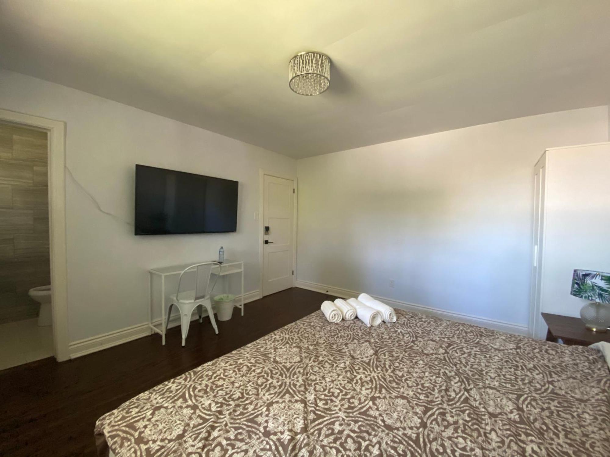 Homestay Yonge And Finch Subway !o Cozy & Modern Private Bdr With Private Half Bathroom *