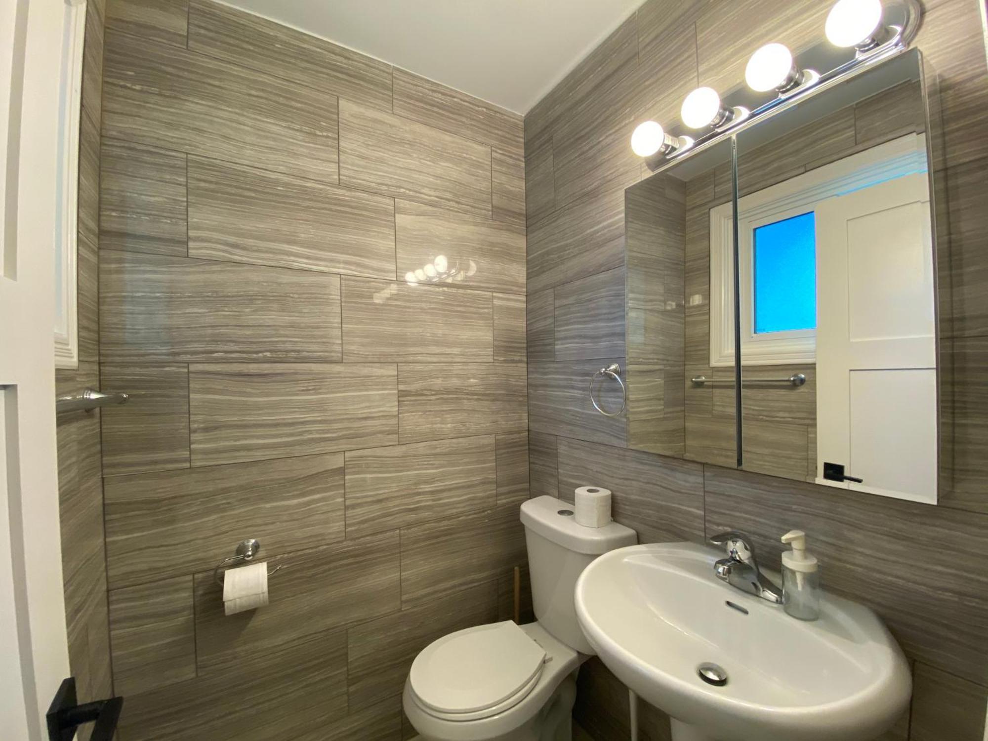 Yonge And Finch Subway !o Cozy & Modern Private Bdr With Private Half Bathroom Toronto