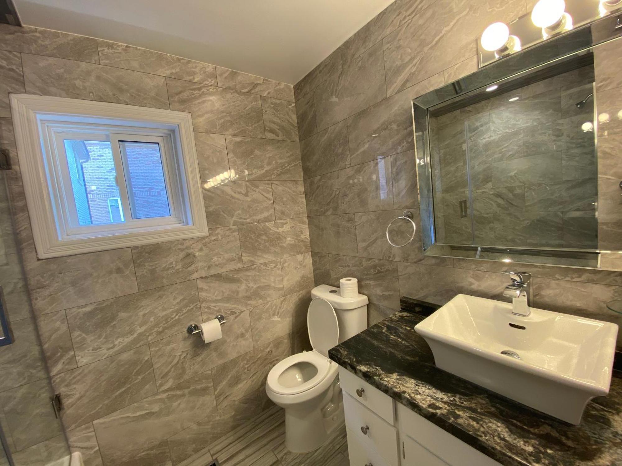 Yonge And Finch Subway !o Cozy & Modern Private Bdr With Private Half Bathroom *