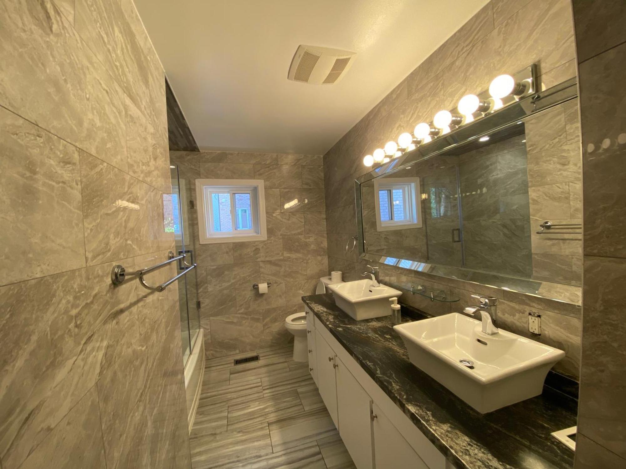 Homestay Yonge And Finch Subway !o Cozy & Modern Private Bdr With Private Half Bathroom *